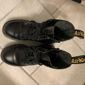 Dr.Martens Jaden platform 8 eye boot black